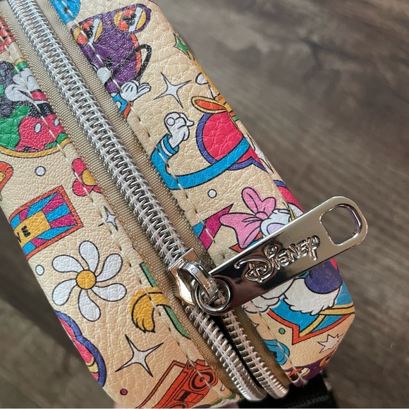 Disney Crossbody Bag - Mickey Mouse and Friends OFFICIALLY DISNEY LICENSED - Picture 6 of 7
